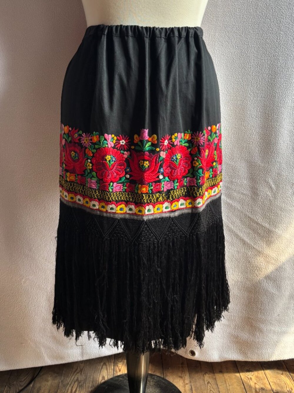 Vintage Hungarian Matyo Embroidered Fringed Folk Apron Unisex - Picture 4 of 16